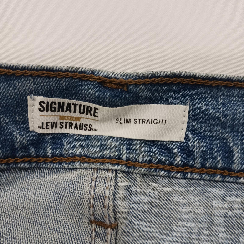 Signature Levi's Men's W42 L32 Fits (40×31) Cotton Blend Slim Straight Jeans