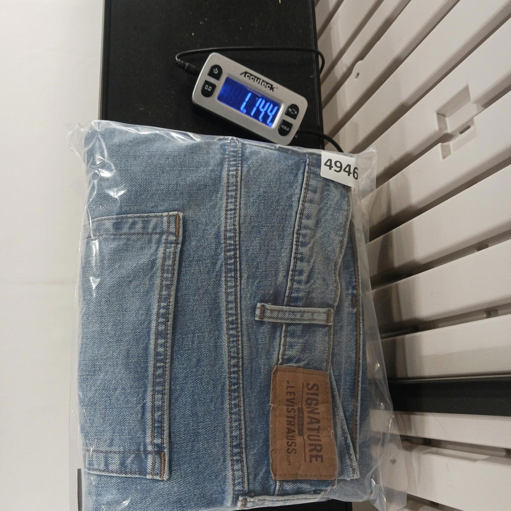 Signature Levi's Men's W42 L32 Fits (40×31) Cotton Blend Slim Straight Jeans