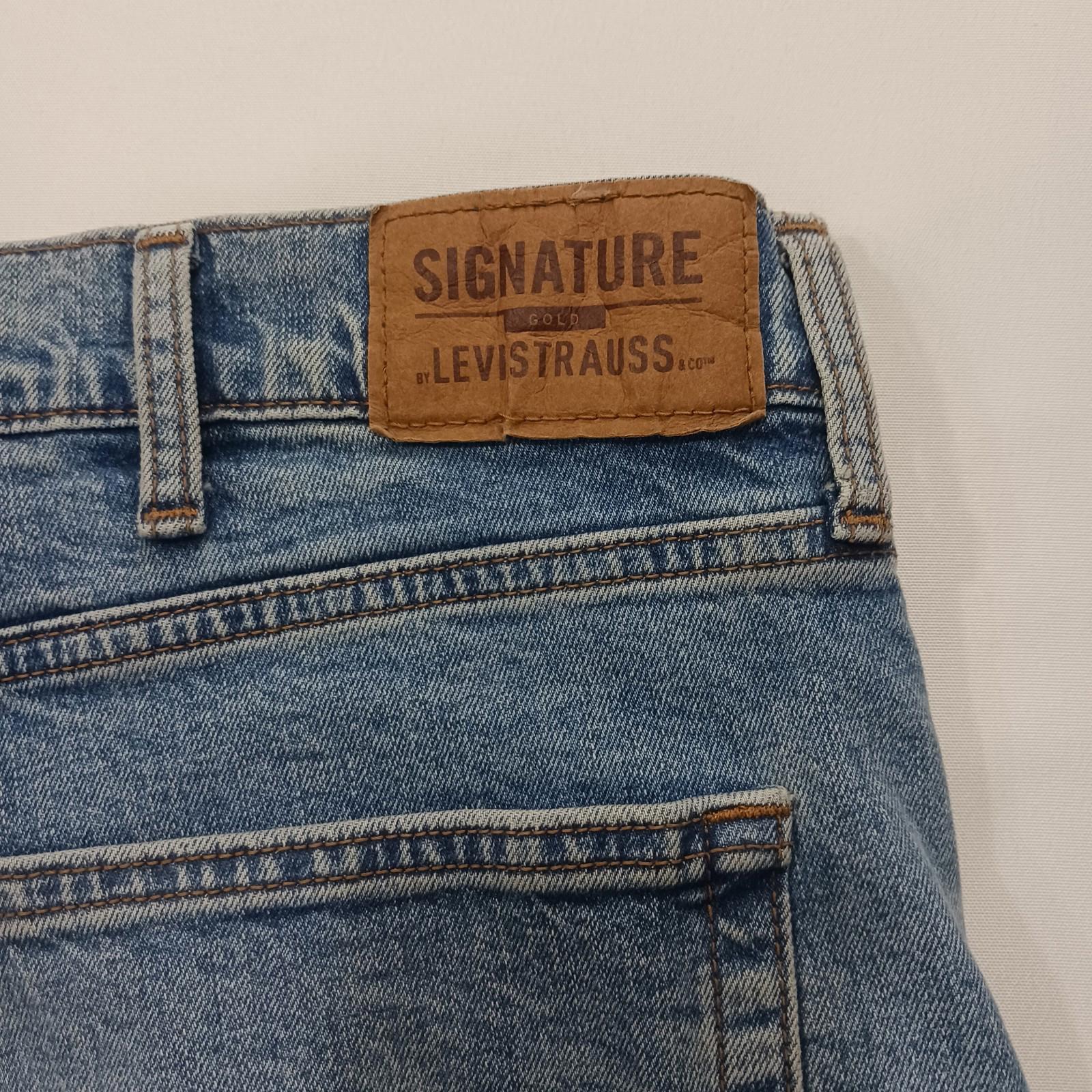 Signature Levi's Men's W42 L32 Fits (40×31) Cotton Blend Slim Straight Jeans